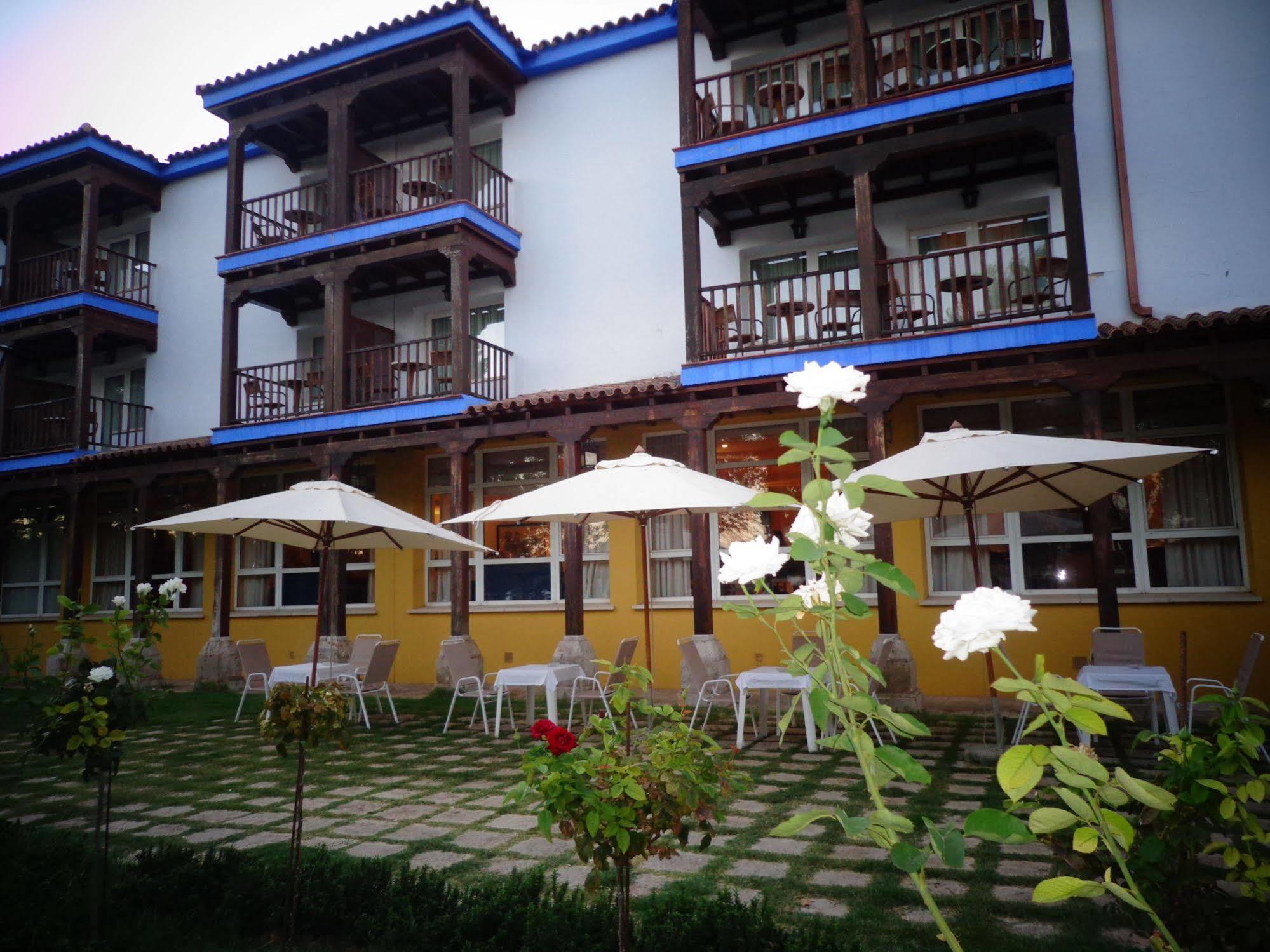 Parador De Manzanares Exterior photo